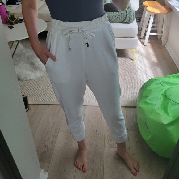 Stateside | White Capri Jogger - Picture 2 of 7